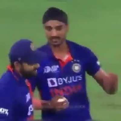 Arshdeep: Rohit Bhai, I think, this fielder can be moved there. Brohit: Chat de yar paaji