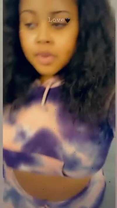 Heyghettobarbie sexy ass 😍🍑🔥🔥🔥