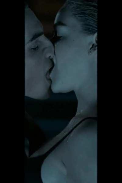 Kiernan Shipka (Instagram: bestfapback)