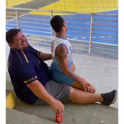 Professional athletes be like: 💀😏