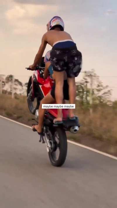 I surprised his boyfriend wasn’t jealous. His bussey bigger than hers. 