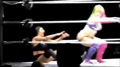Asuka stinkfaces Billie Kay