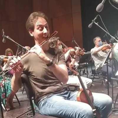 When a violonist imitates a flutist ! (really funny !) [(c) Source : instagram @salvatore.lombard]