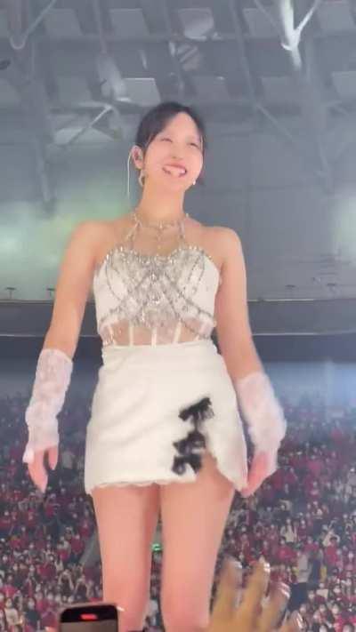 221224 aaabbbccc_pk Twitter Update - Mina air hug