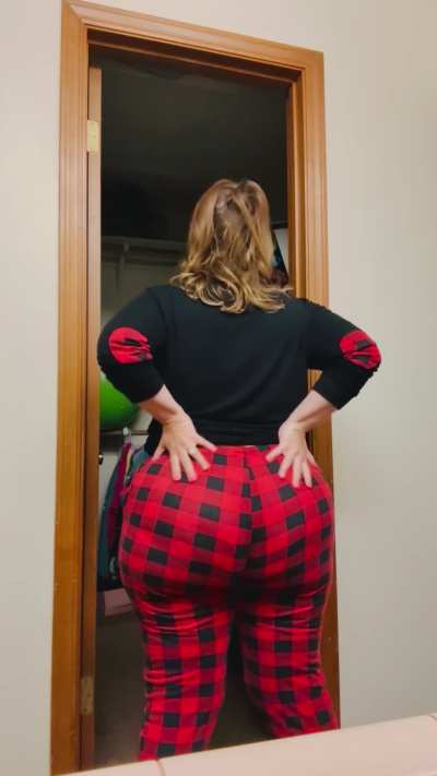 I just let out the loudest farts while having your face shoved into my Milf Ass and you didn&rsquo;t even flinch. Good boy. Beg me to do it again. 💨 😈