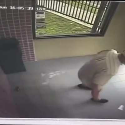 Arsonist sets self on fire