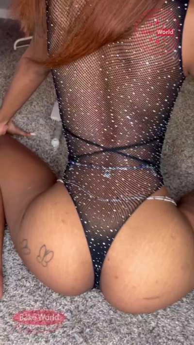 Pretty brown waiting by the bake world Christmas 🎄 