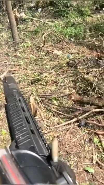 Ukrainian soldier eliminates a nearby Russian laying prone in the outskirts of Bahkmut. No date specified.