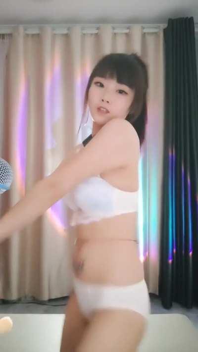 CBJ 七彩/半糖 暴躁小萌 🎵加特林 - 20230408