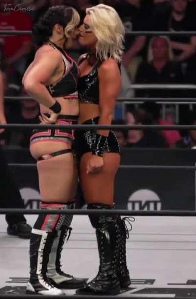 Toni Storm & Jamie Hayter