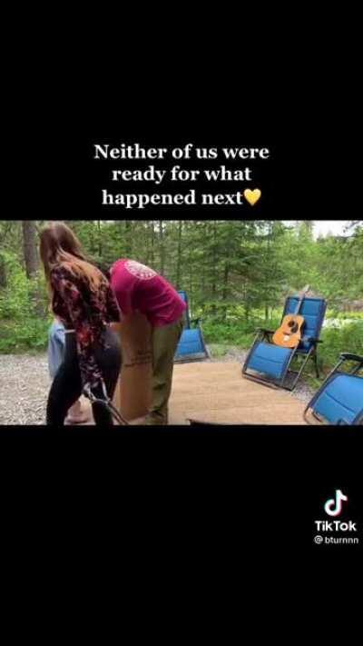 Dad surprises daughter after not having seen each other for 3 months :’)