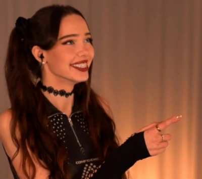 Lydia Violet Points and Laughs at Chat