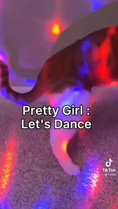 Foreign song I found on TikTok that is a total vibe but I don’t know the name of it (possibly sung in Mandarin/Cantonese)tried Shazam, sound hound, Siri, Alexa, Google assist but no luck 😭