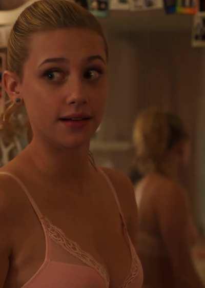 Lili Reinhart
