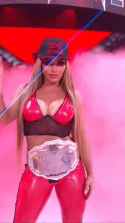 Mandy Rose, perfect body, perfect outfit