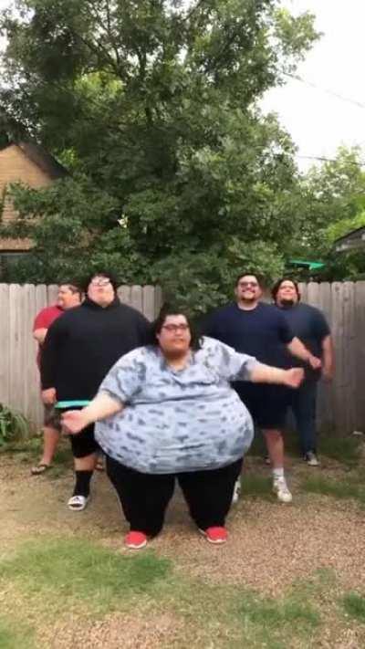 Am*ricans celebrating their 1 pund weight loss