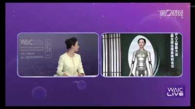 可能是今年最尴尬的一段视频