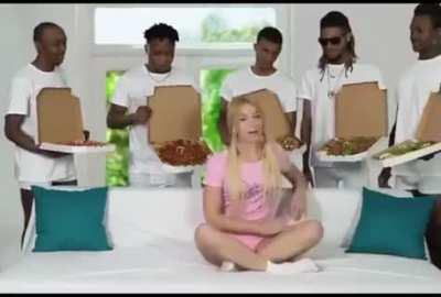 Picerijos reklama Ukrainoje.