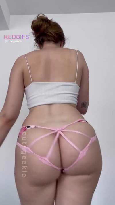 I love the way my booty jiggles when I walk :)