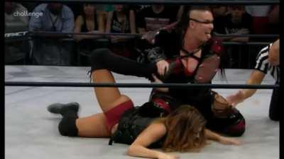 Big and sadistic diva Havok who has always enjoyed taking advantage of her size to easily break, squeeze and bend in half her smaller, sexier and weaker opponents