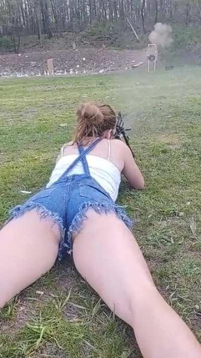 Shooting in my favorite overalls today 😜