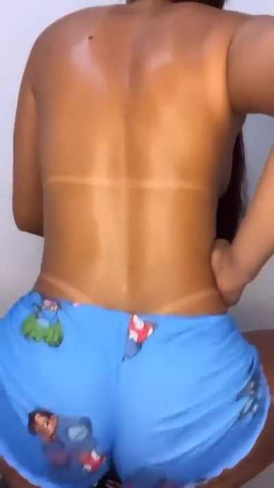 Alguém sabe o nome ou @ dela?