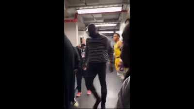 [Highlight] LeBron with the no-look hug to Westbrook backstage