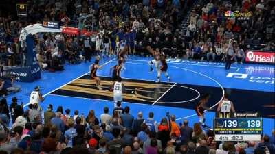 [Highlight] Steph Curry puts the Warriors up 2 with 0.2 seconds remaining