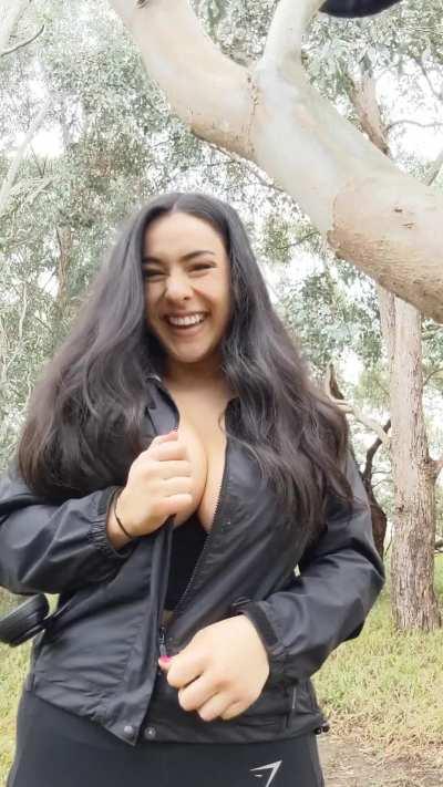 What do you call a girl and two trees? A treesomeee