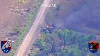 Drone operators of the 25th separate airborne brigade spotted a fully loaded Russian BM-21 Grad and destroyed it with an FPV, somewhere near the Pokrovsk. (Music from source)