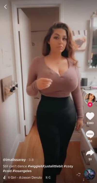 That incredibly hot lady REALLY can't dance @imalissaray