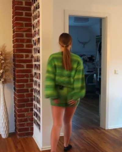 Klamottenanprobe inklusive durchsichtigem Top aus dem Vlog: „Sexy Fashion Haul…“ von Julia Beautx