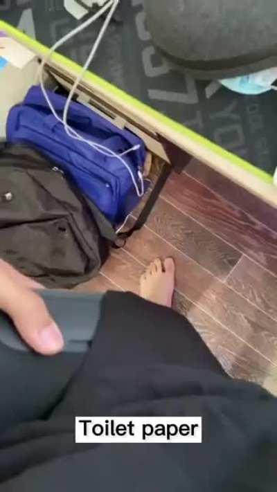 The difference between men's pockets and women's handbags