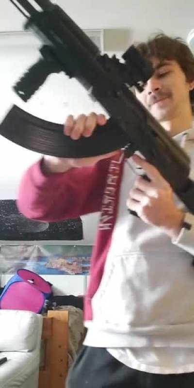 It's an airsoft gun I swear!