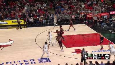 [Highlight] Brook Lopez gets his 3rd block of the night on one end and then drains the three-pointer on another, he now has 21pts!