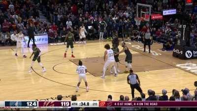 [Highlight] Darius Garland stops on a dime and drills his 10th three of the game for 49 pts!