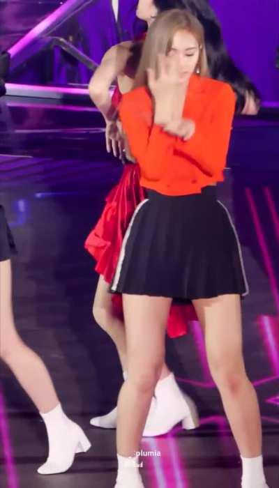 Tzuyu hairflip (ft. Momo & Dahyun)