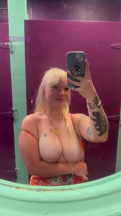 Just a tipsy lil blonde at a bar (;