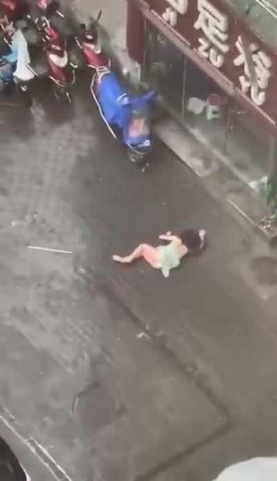WCGW by hiding out of the balcony to avoid getting caught by her lover's wife.