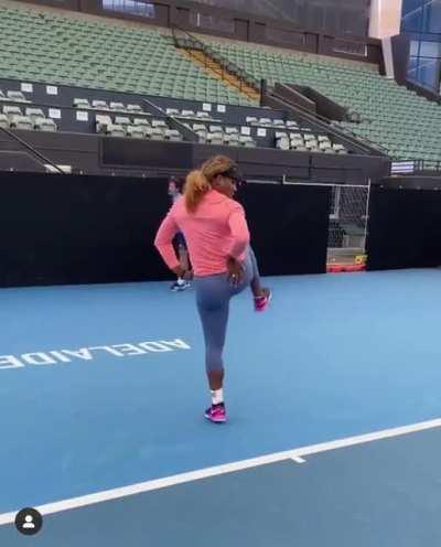 She knows what she’s got🍑🤤