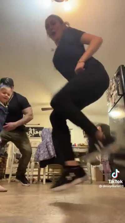 Whole family going sturdy🔥