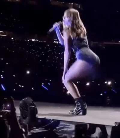 I want to use Taylor Swift's ass