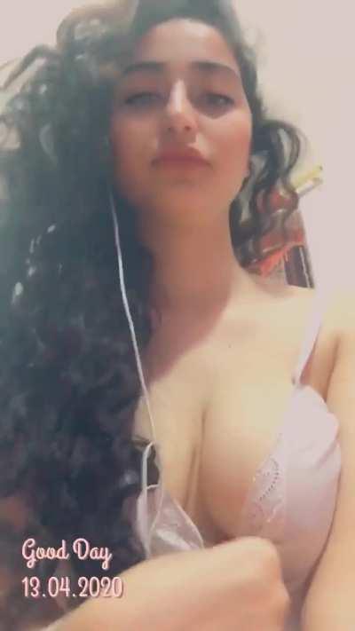 Desi Hot NRI (DM To Get Indian Unseen Collections For Cheap)