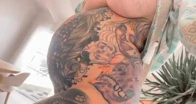 Pregnant and hot. Do you agree?