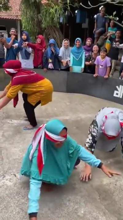 Indonesian game: Find the Duck!