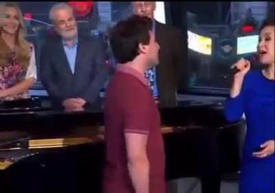 Original Aladdin and Princess Jasmin sing A Whole New World