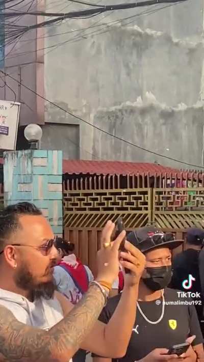 Biggest LMAO. I hope she is not stealing. I may be wrong but isn’t she the viral girl on Sep8 protest.