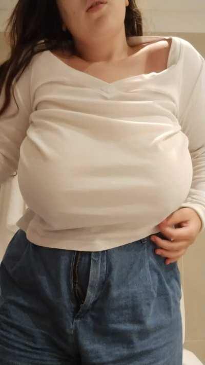 I feel like your a thrifter ya outfit has hella retro vibes