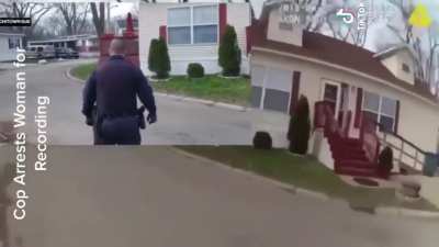 Cop doesn't want to be filmed