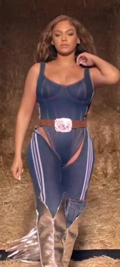 Beyonce Ivy Park Rodeo w/ her speaking Hatian Creole